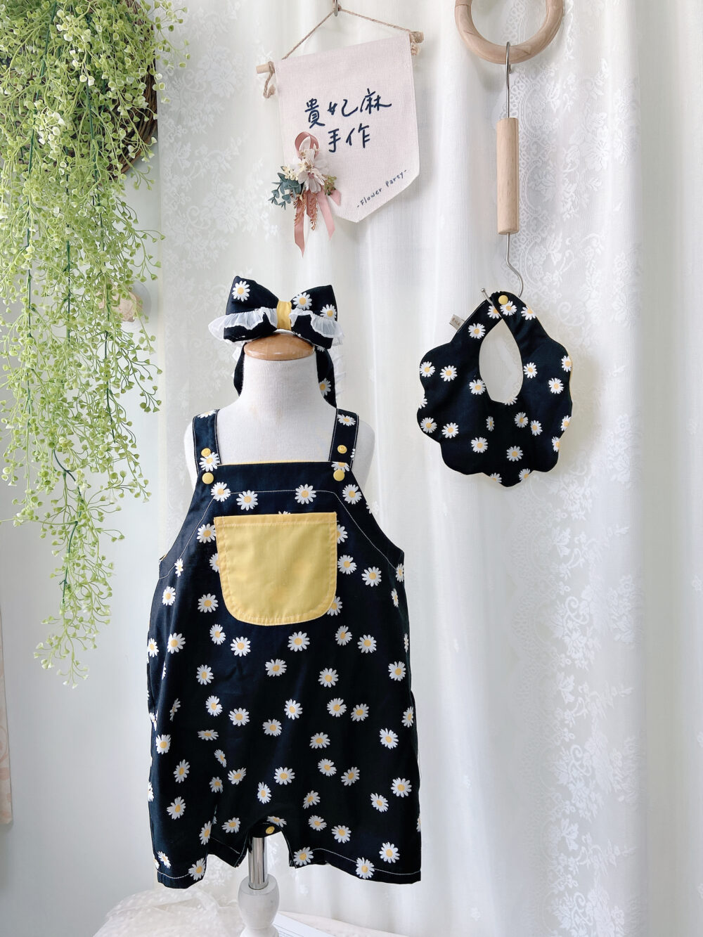 20251114_073158174_iOS 兔子吊帶褲