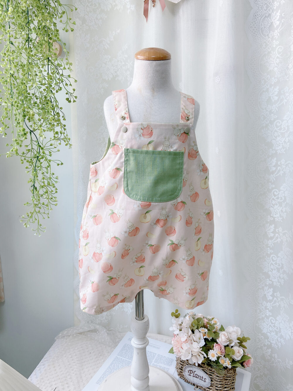 20251114_073159650_iOS 兔子吊帶褲